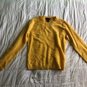 TAHARI CASHMERE SWEATER